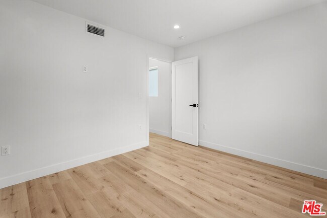 Building Photo - 2154 Patricia Ave