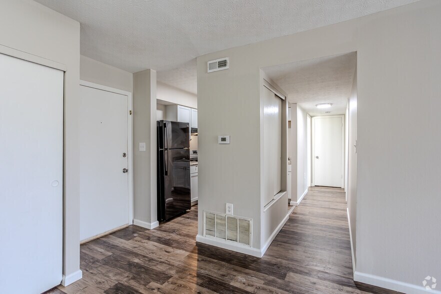 Oak Tree Village 2200 Walford Ln Columbus OH 43224 Apartment Finder