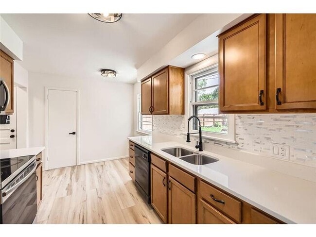 Building Photo - 3808 Welcome Ave N