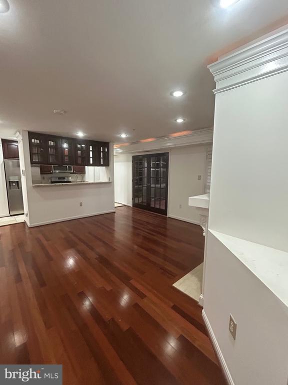 Building Photo - 9811 Lake Point Ct