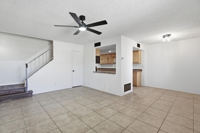 Building Photo - 1017 E Redfield Rd