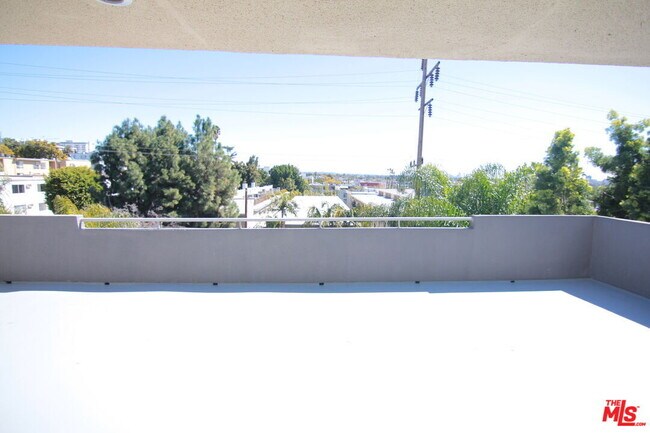Building Photo - 939 Palm Ave