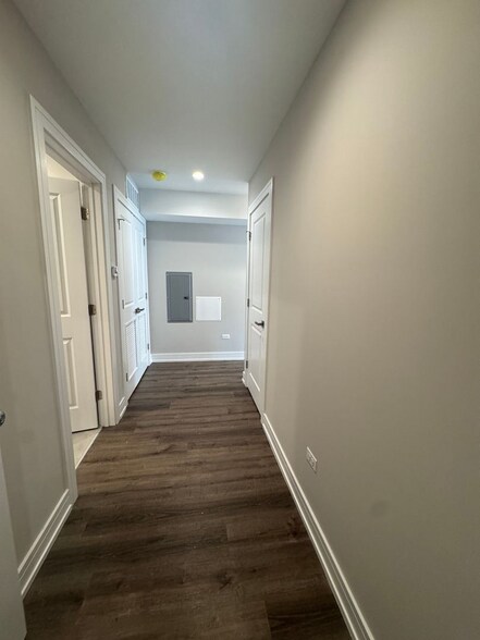 Building Photo - 1712 W Lunt Ave