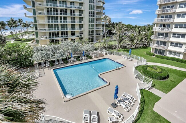 Building Photo - 1069 Hillsboro Mile