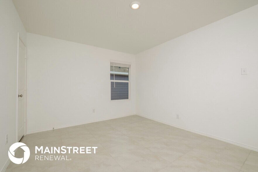 Building Photo - 5801 Rockrose Ln