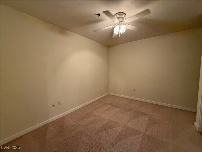 Building Photo - 4575 Dean Martin Dr