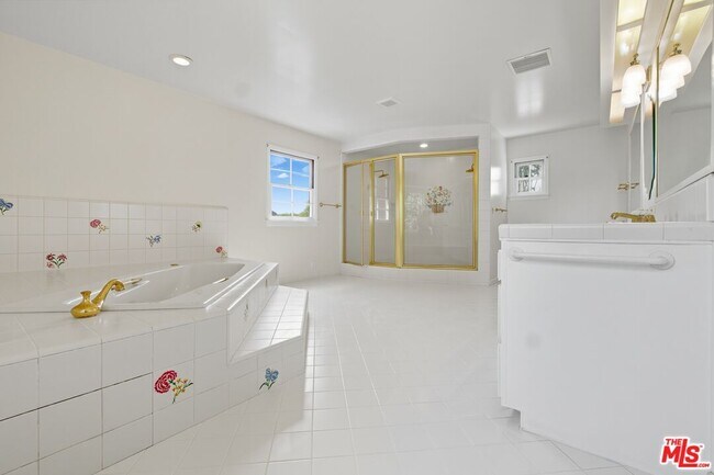 Building Photo - 4909 Morse Ave