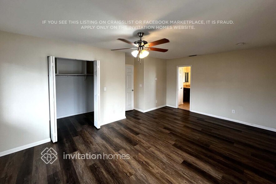 Building Photo - 832 SE Thornhill Dr