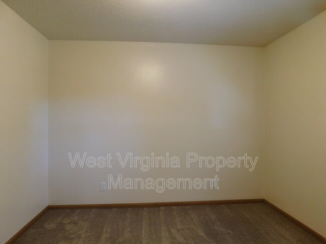 Building Photo - 190 Cardinal Wy