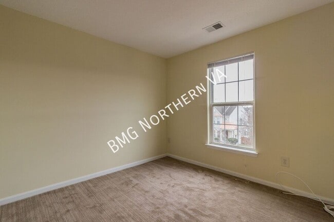 Building Photo - 44126 Tippecanoe Terrace