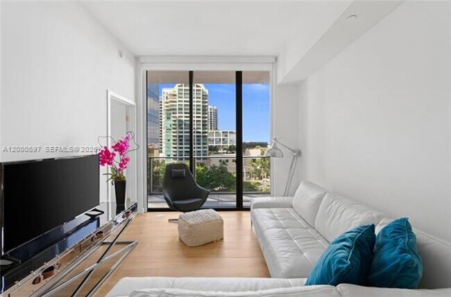 Building Photo - 2678 Tigertail Ave