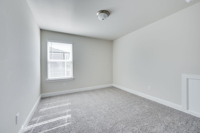 Building Photo - Awesome energy-efficient 4BE/2.5BA home in...
