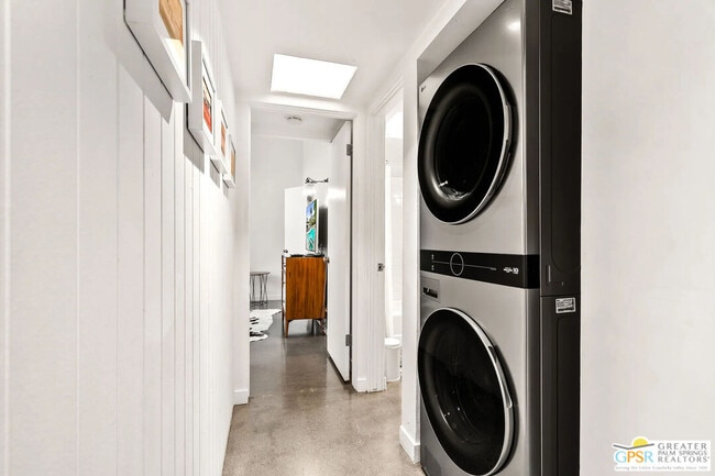 Building Photo - 400 E Glen Cir S