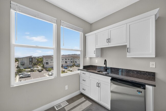 Building Photo - 5091 W Daybreak Pkwy