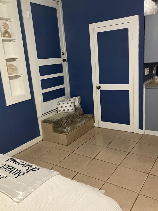 Building Photo - 2328 Union St