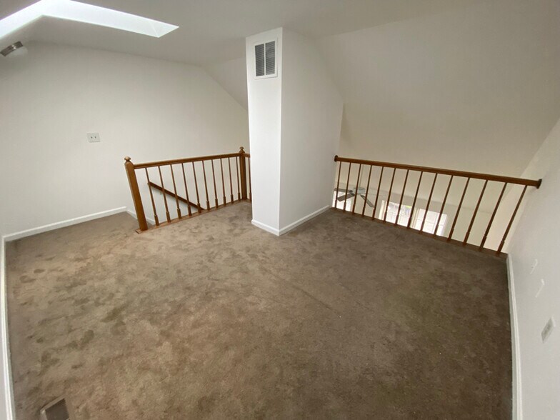 Building Photo - 8160 Cliffview Ave