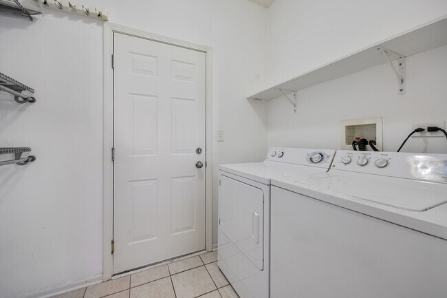 Building Photo - 23932 McMullin Cir
