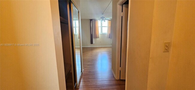 Building Photo - 1175 NE Miami Gardens Dr