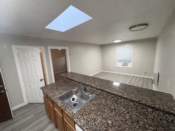 Building Photo - 342 W 10th St