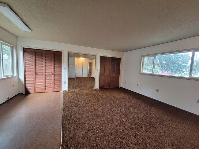 Building Photo - Charming 3 bed 2 bath with bonus room.
