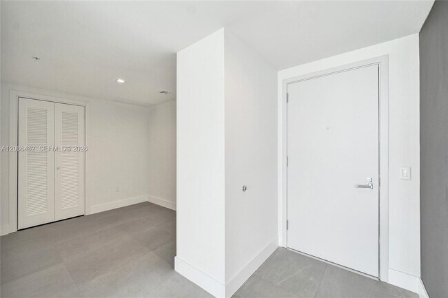 Building Photo - 1170 E Hallandale Beach Blvd