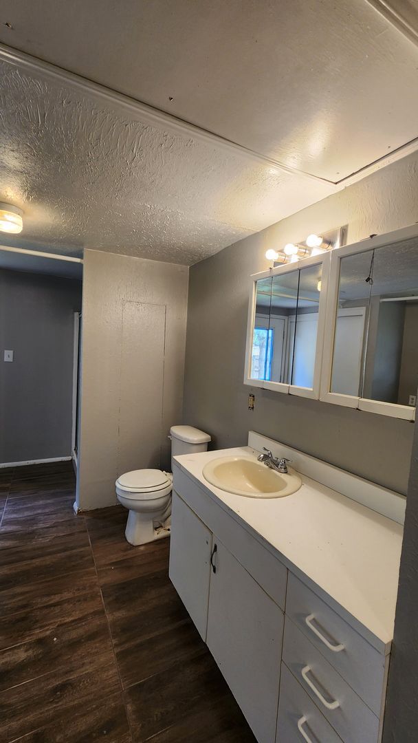Building Photo - 4 Bed 2 Bath Home with Covered Carport in Bethany