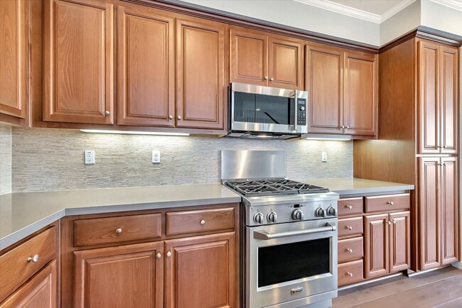 Building Photo - WOW! GREAT HOME! Mountain View!