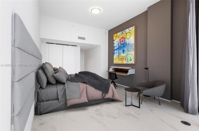 Building Photo - 1000 Biscayne Blvd