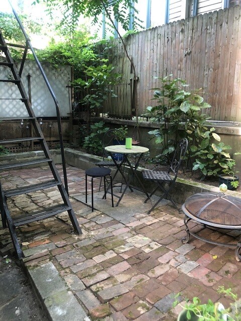 directly access to backyard - 323 S 46th St