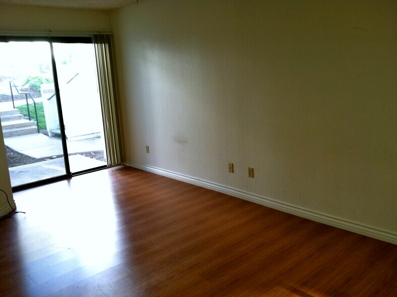 Building Photo - 9459 Fairgrove Ln