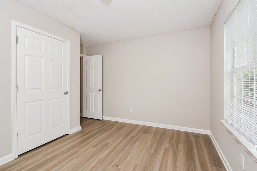 Building Photo - 1560 Wembley Dr