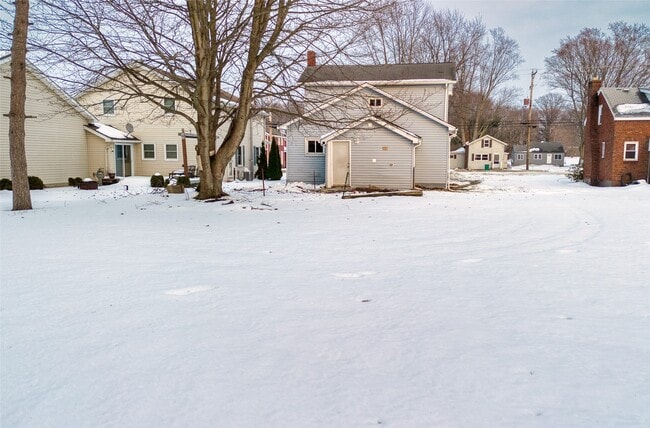 Building Photo - 1702 Lake St
