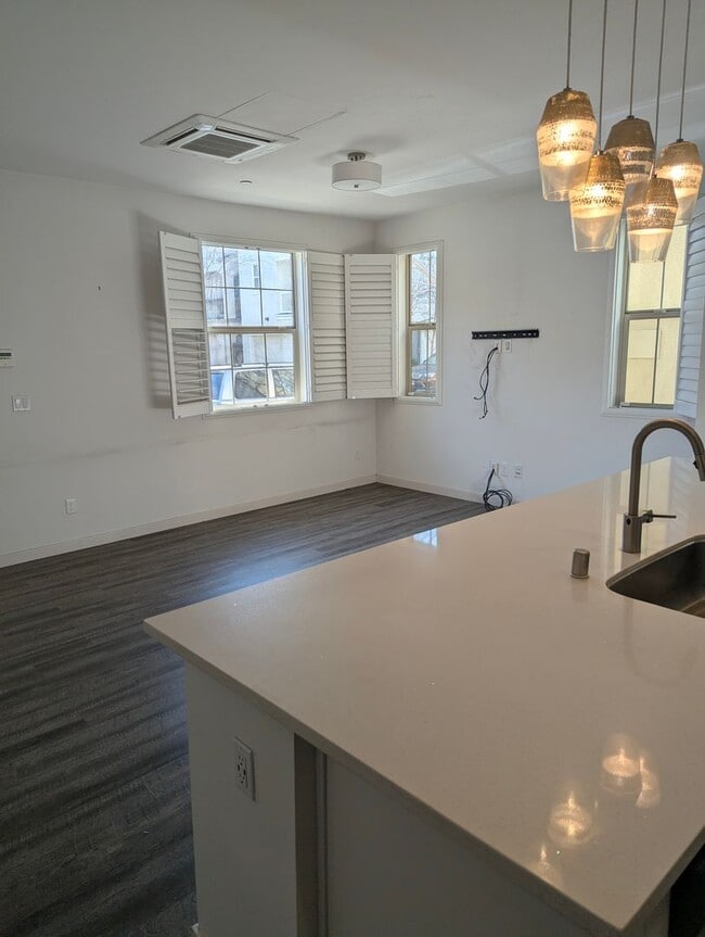 Building Photo - Gem in North Land Park...!!