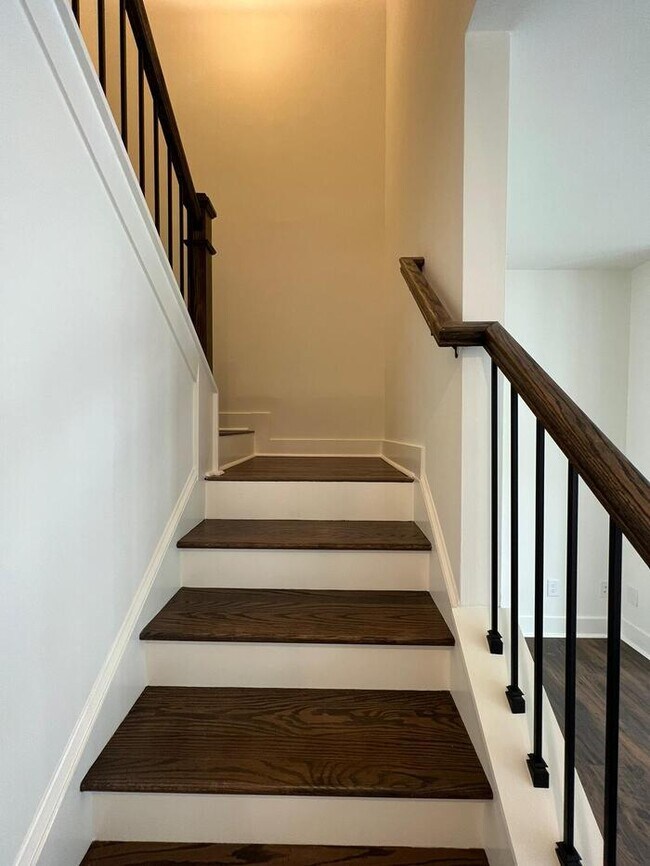 Building Photo - 3 bedroom Townhome in Auburn