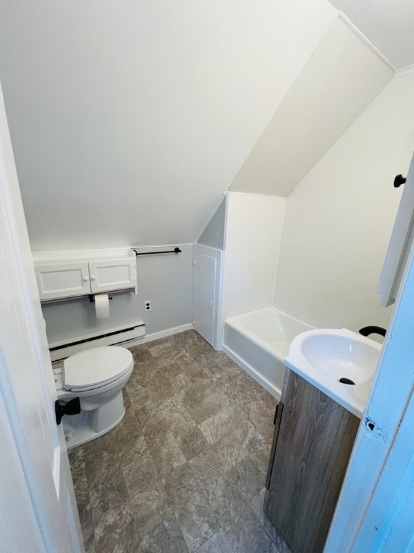 Building Photo - 40 Hewitt St