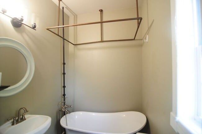 Building Photo - 202 Beirne Ave NW