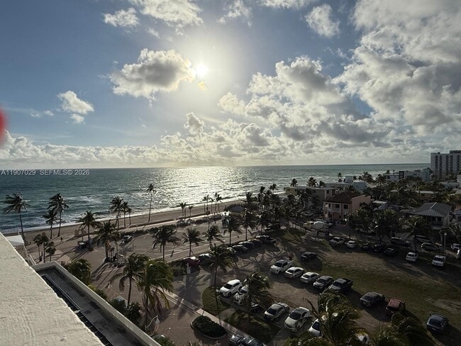 Building Photo - 3111 N Ocean Dr