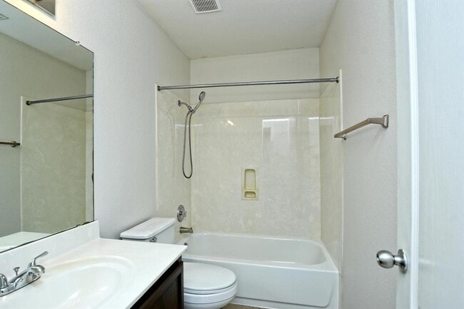 Building Photo - 2112 Mir Woods Dr