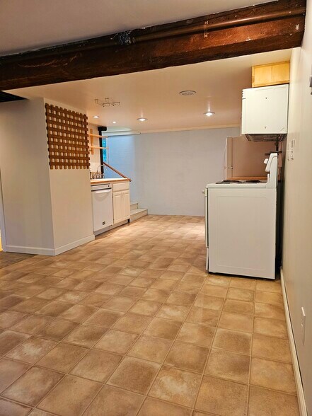 Building Photo - 309 NE Graham St