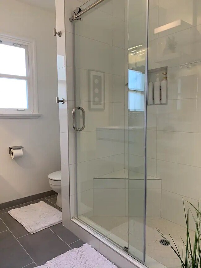 Bathroom - 520 S Inglewood Ave
