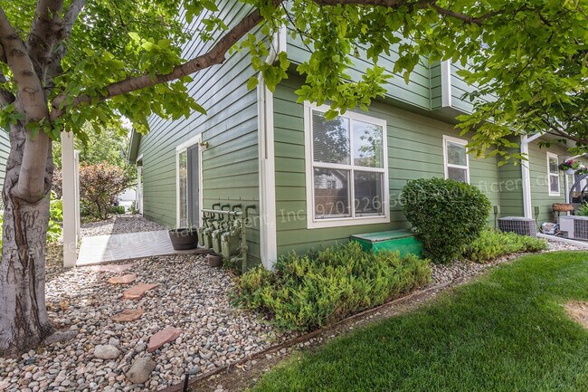 Building Photo - 3 Bedroom Town-home in Northeast Fort Coll...