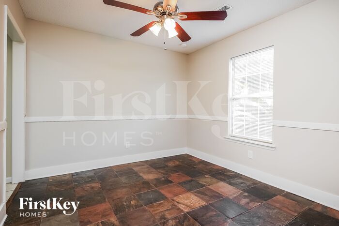 Building Photo - 2561 Realm St
