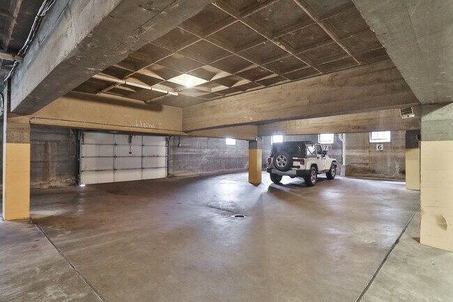 Building Photo - 7512 Cromwell Dr