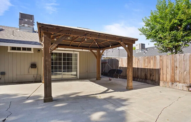 Building Photo - 1151 E Donna Dr