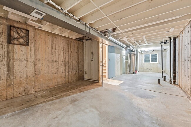 Building Photo - $2,140.95 with $300 off the first month's rent, 2 Beds - 2 Bath, Single Family Home in Centennial...