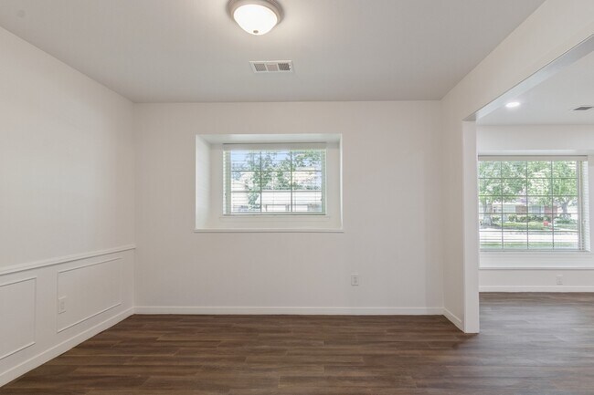 Building Photo - 5647 Lymbar Dr