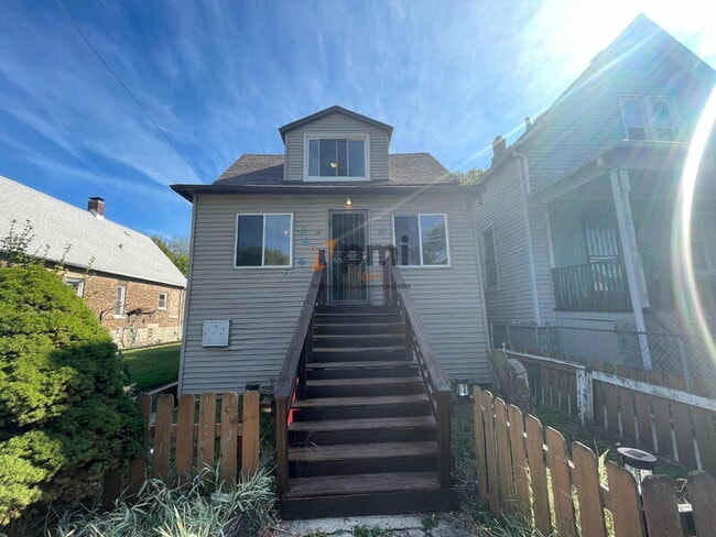 Primary Photo - 5539 Claude Ave