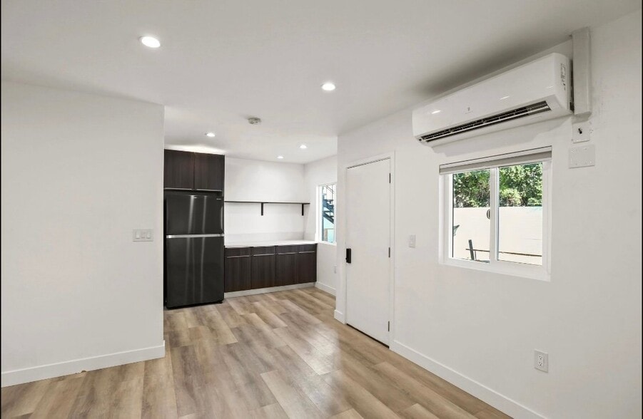 Building Photo - 2561 W Ave 30