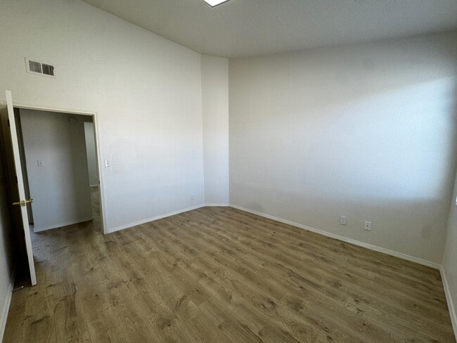 Building Photo - 1109 Meadowlark Way SE