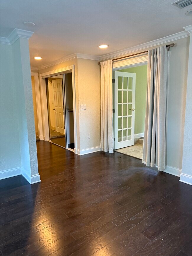 Building Photo - 430 Gehr Ln